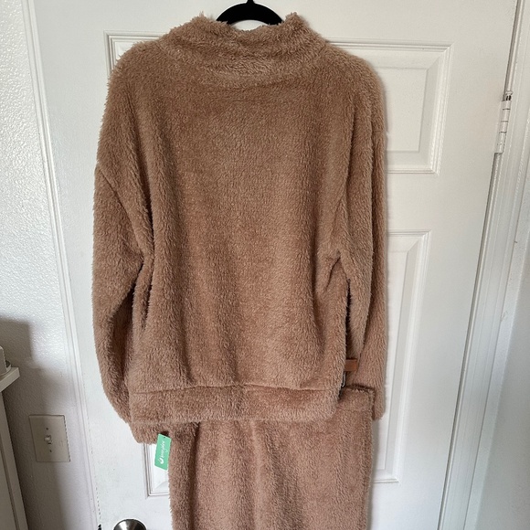 Honeydew Cozy Lounge set. - Picture 4 of 5